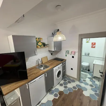 Cute Ikea House With A Garden Close To The Fast Internet شقة *