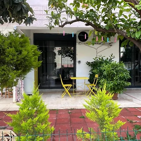 Cute Ikea House With A Garden Close To The Fast Internet Apartmán